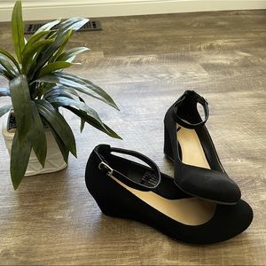 Me Too Black Lois Wedges